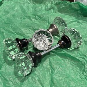 5 PIECE Vintage look glass door knobs W/ Spindles